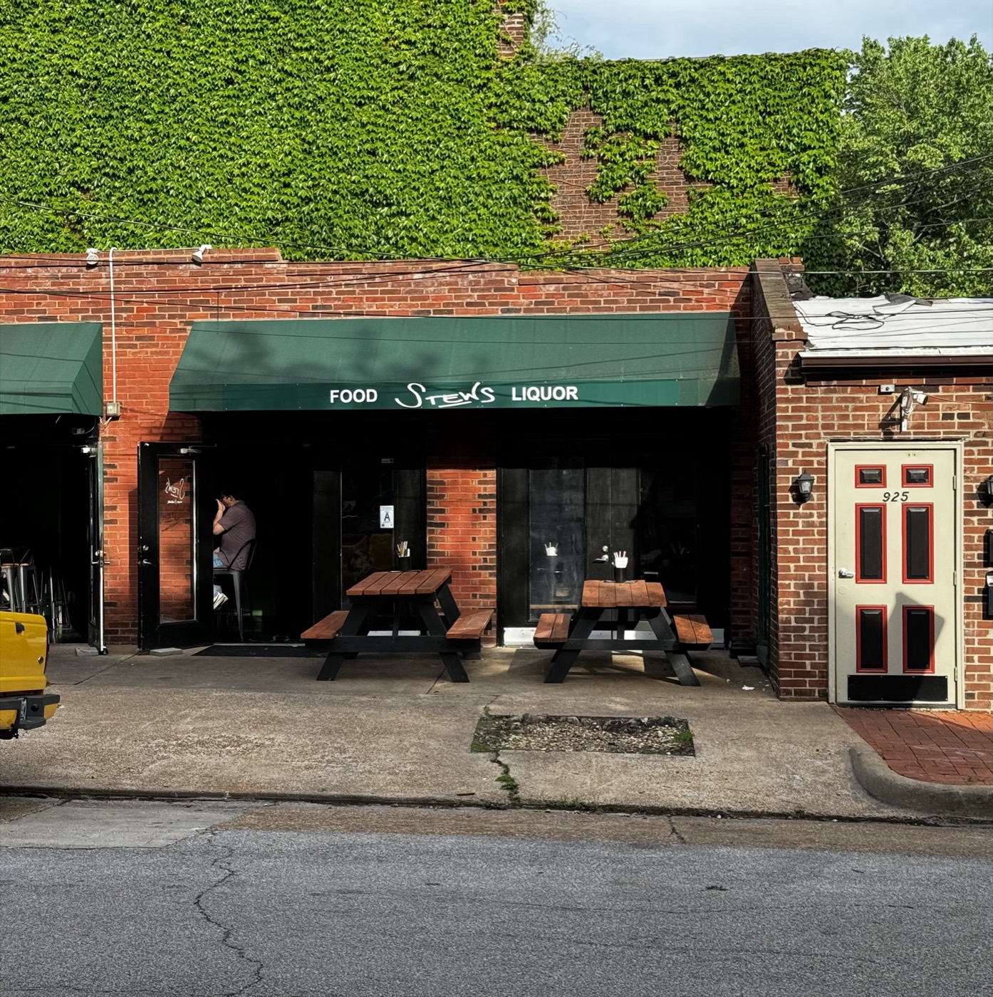 Stews Food & Liquor